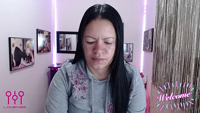 Snapshot of Cristal_w chatting on 22, 10, 2025 Cristal w online show from 22, 10, 2025