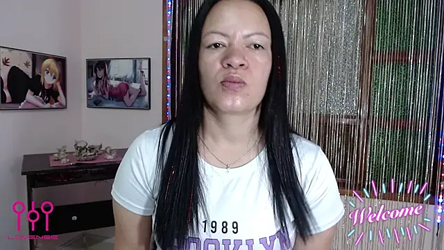 Snapshot of Cristal_w chatting on 2, 11, 2025 Cristal w online show from 2, 11, 2025