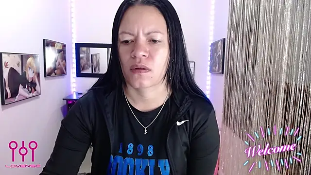 Snapshot of Cristal_w chatting on 14, 10, 2025 Cristal w online show from 14, 10, 2025