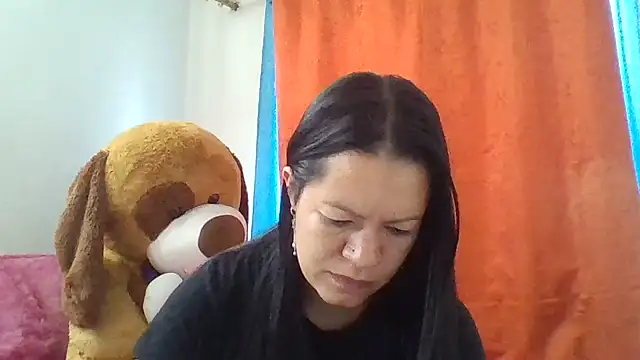 Snapshot of Cristal_w chatting on 17, 11, 2025 Cristal w online show from 17, 11, 2025