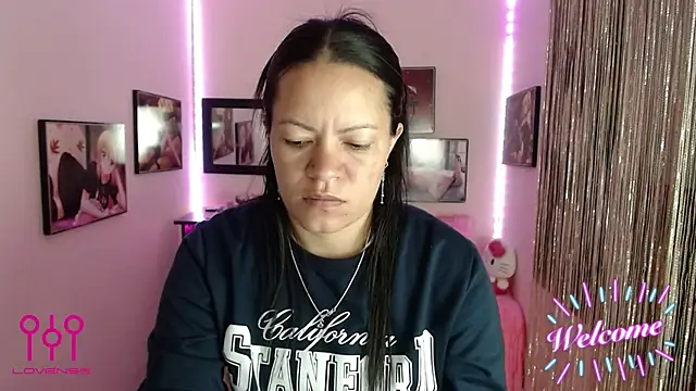 Snapshot of Cristal_w chatting on 29, 10, 2025 Cristal w online show from 29, 10, 2025