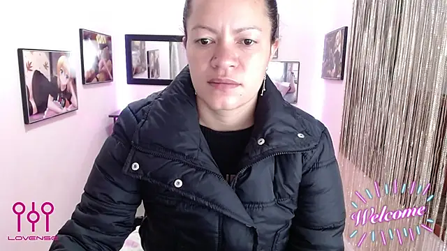 Snapshot of Cristal_w chatting on 24, 10, 2025 Cristal w online show from 24, 10, 2025