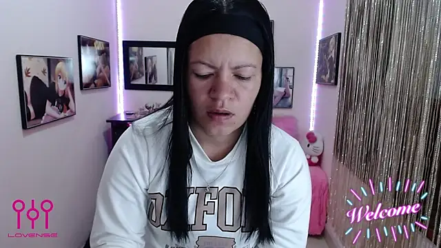 Snapshot of Cristal_w chatting on 23, 10, 2025 Cristal w online show from 23, 10, 2025