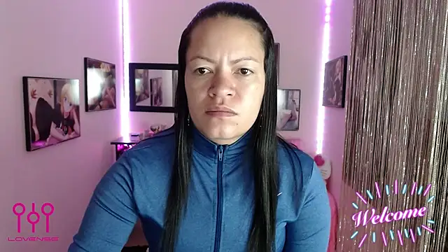 Snapshot of Cristal_w chatting on 28, 10, 2025 Cristal w online show from 28, 10, 2025