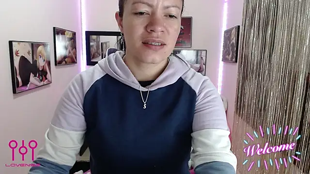 Snapshot of Cristal_w chatting on 17, 10, 2025 Cristal w online show from 17, 10, 2025