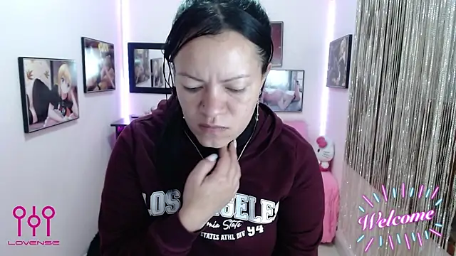 Snapshot of Cristal_w chatting on 31, 10, 2025 Cristal w online show from 31, 10, 2025