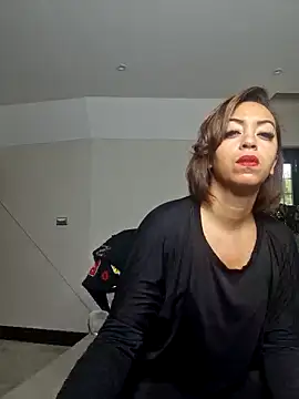 QueenTricks1 online show from 15, 10, 2025