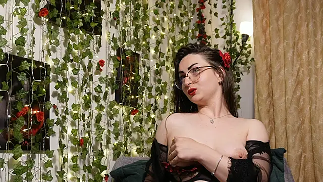 NaughtYHomemadE online show from 16, 6, 2026