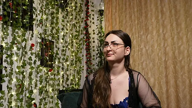 NaughtYHomemadE online show from 17, 6, 2026