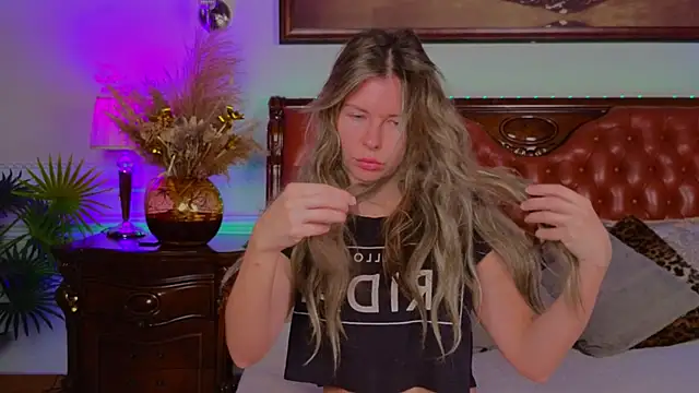 Real Tini online show from 10, 11, 2025