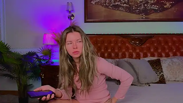 Real Tini online show from 11, 11, 2025