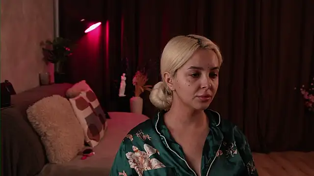 VictoriaMorrone online show from 11, 10, 2025