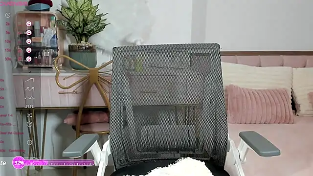  Joliie  online show from 17, 2, 2025