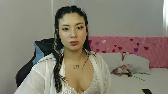 Lia 14  online show from 19, 2, 2025