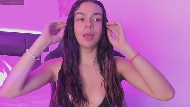 Snapshot of Megan_Miles02 chatting on 28, 10, 2025 Megan Miles02 online show from 28, 10, 2025