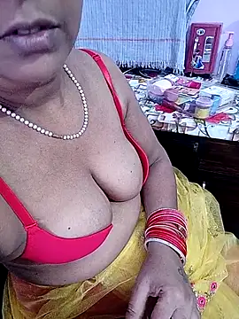 Snapshot of reemacouple007 chatting on 4, 7, 2026 reemacouple007 online show from 4, 7, 2026