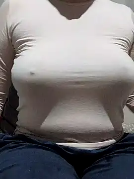 Snapshot of Elaa_Su chatting on 28, 1, 2025 Elaa Su online show from 28, 1, 2025