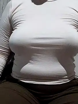 Snapshot of Elaa_Su chatting on 31, 1, 2025 Elaa Su online show from 31, 1, 2025