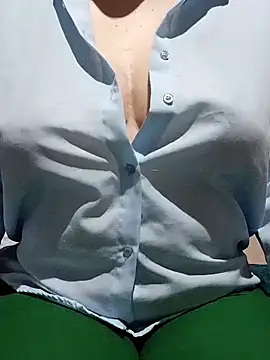 Snapshot of Elaa_Su chatting on 5, 1, 2025 Elaa Su online show from 5, 1, 2025