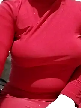 Snapshot of Elaa_Su chatting on 8, 12, 2024 Elaa Su online show from 8, 12, 2024