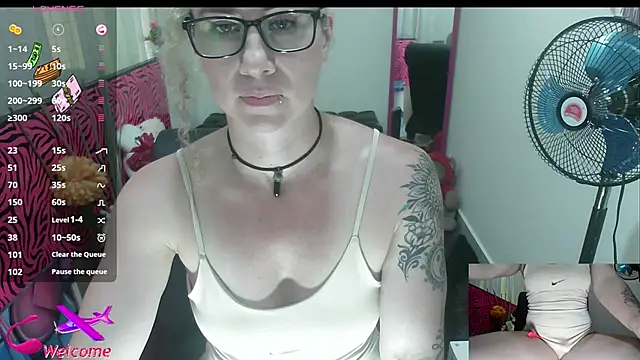 ViickySexy online show from 3, 10, 2025