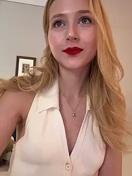 Snapshot of LunaRase chatting on 26, 6, 2026 LunaRase online show from 26, 6, 2026