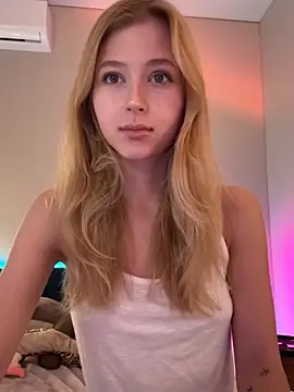 Snapshot of LunaRase chatting on 13, 5, 2026 LunaRase online show from 13, 5, 2026