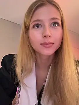 Snapshot of LunaRase chatting on 15, 7, 2026 LunaRase online show from 15, 7, 2026
