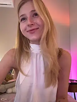 Snapshot of LunaRase chatting on 17, 5, 2026 LunaRase online show from 17, 5, 2026