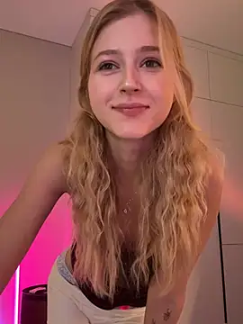 Snapshot of LunaRase chatting on 12, 6, 2026 LunaRase online show from 12, 6, 2026