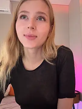Snapshot of LunaRase chatting on 19, 5, 2026 LunaRase online show from 19, 5, 2026