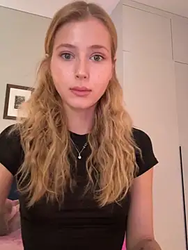 Snapshot of LunaRase chatting on 20, 6, 2026 LunaRase online show from 20, 6, 2026