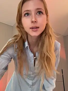 Snapshot of LunaRase chatting on 12, 7, 2026 LunaRase online show from 12, 7, 2026