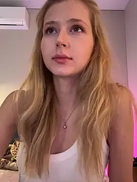 Snapshot of LunaRase chatting on 24, 6, 2026 LunaRase online show from 24, 6, 2026