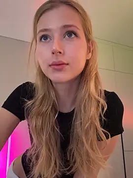 Snapshot of LunaRase chatting on 1, 7, 2026 LunaRase online show from 1, 7, 2026