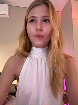 Snapshot of LunaRase chatting on 6, 7, 2026 LunaRase online show from 6, 7, 2026