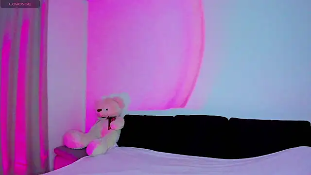 Snapshot of misspollywow chatting on 6, 2, 2025 misspollywow online show from 6, 2, 2025