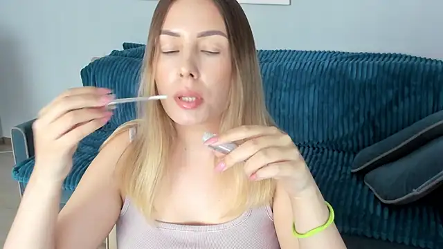 Mia shy1 online show from 21, 2, 2025
