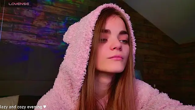 Snapshot of SophieSuvi chatting on 7, 12, 2024 SophieSuvi online show from 7, 12, 2024