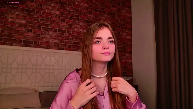 Snapshot of SophieSuvi chatting on 28, 12, 2024 SophieSuvi online show from 28, 12, 2024