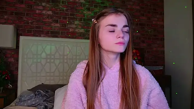 Snapshot of SophieSuvi chatting on 7, 12, 2024 SophieSuvi online show from 7, 12, 2024
