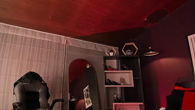 Moony 14 online show from 14, 4, 2026