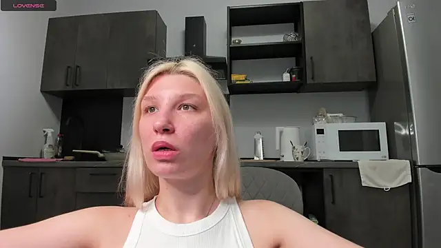Snapshot of Linaa_Land chatting on 29, 7, 2026 Linaa Land online show from 29, 7, 2026