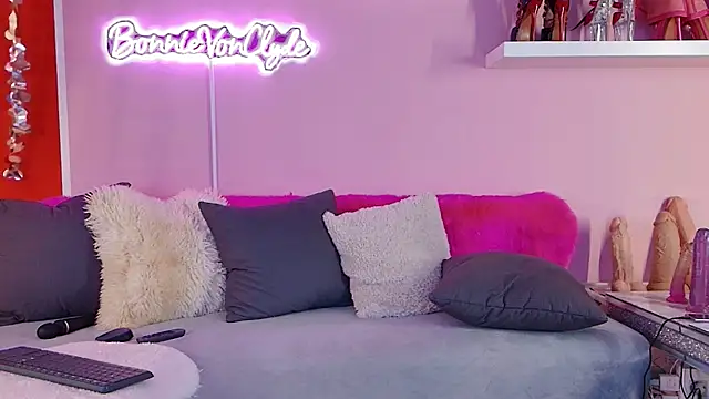 bonnievonclyde online show from 8, 5, 2026