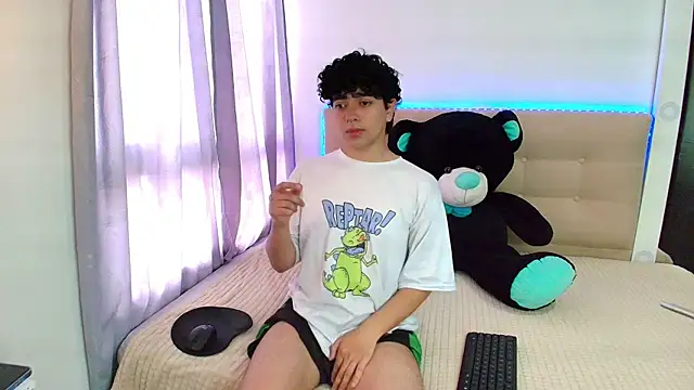  nickconnor01 online show from 2, 1, 2025