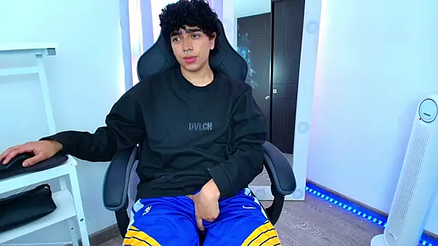  nickconnor01 online show from 17, 1, 2025