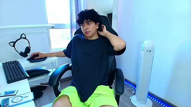  nickconnor01 online show from 18, 1, 2025