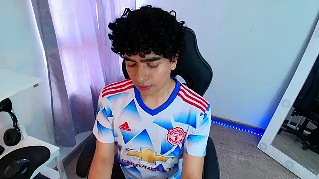  nickconnor01 online show from 12, 1, 2025