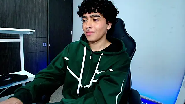  nickconnor01 online show from 26, 1, 2025