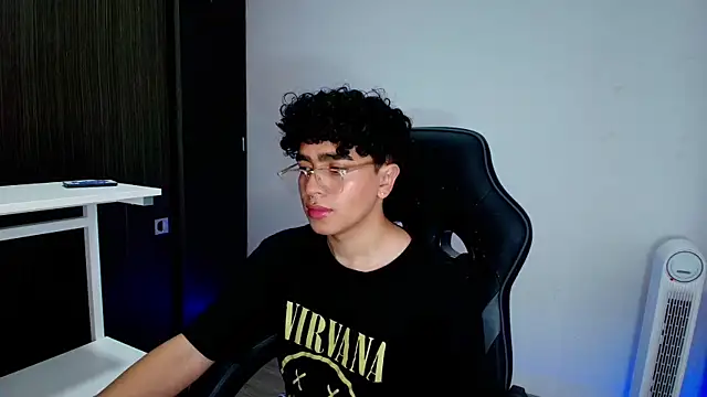  nickconnor01 online show from 5, 2, 2025